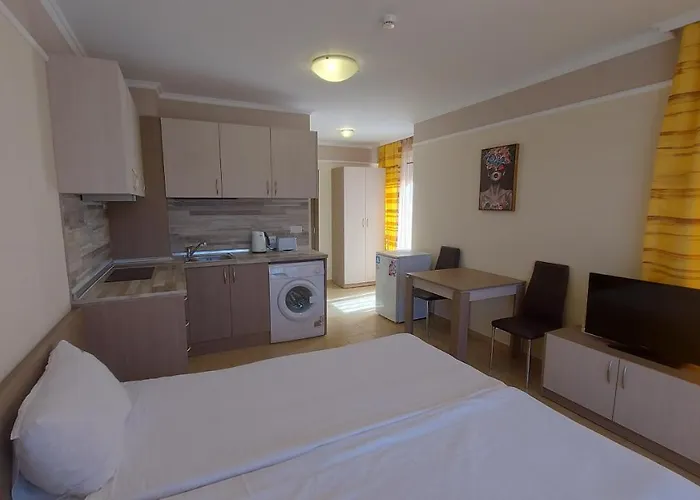 Admiral Plaza, & 公寓