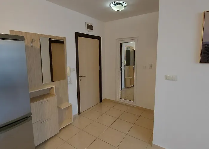 Admiral Plaza, & 公寓 *