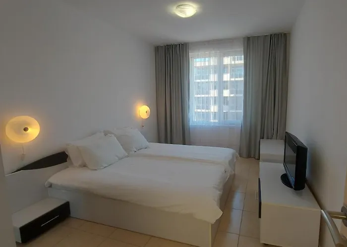 Admiral Plaza, & 公寓 阳光海滩