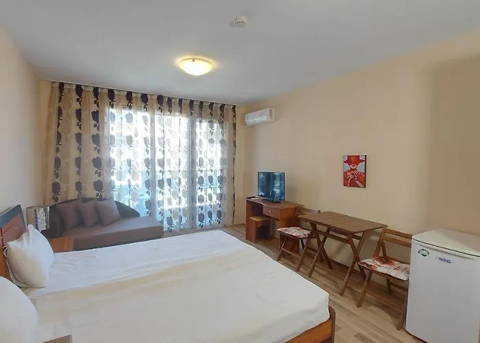 Admiral Plaza, & 公寓 *