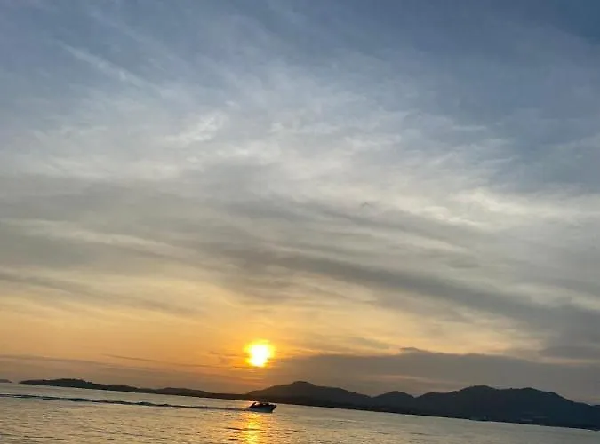 Admiral Plaza, & * 阳光海滩