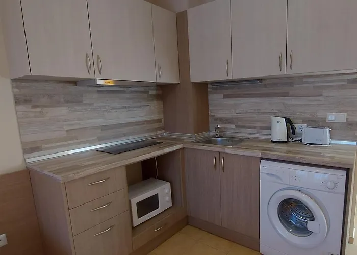 Admiral Plaza, & 公寓 *