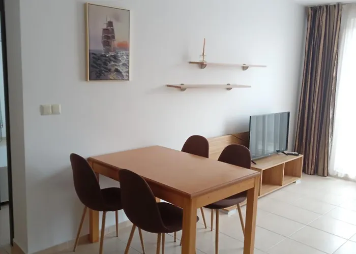 Admiral Plaza, & 公寓 *