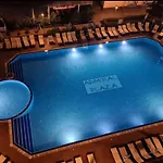 Admiral Plaza, & סאני ביץ'