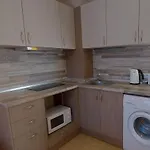Admiral Plaza, & דירה *
