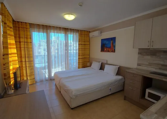 Apartman Admiral Plaza, & *