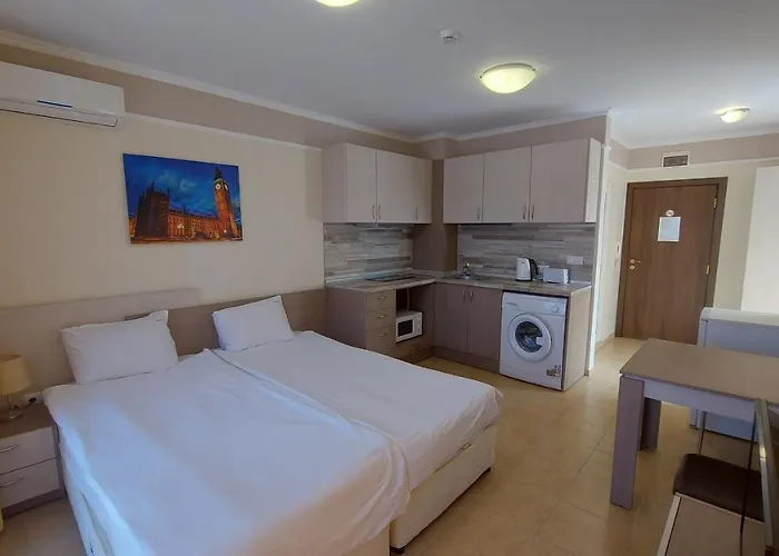 Admiral Plaza, & Napospart