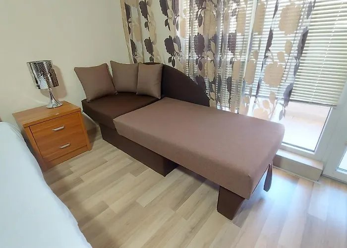 Apartman Admiral Plaza, & *